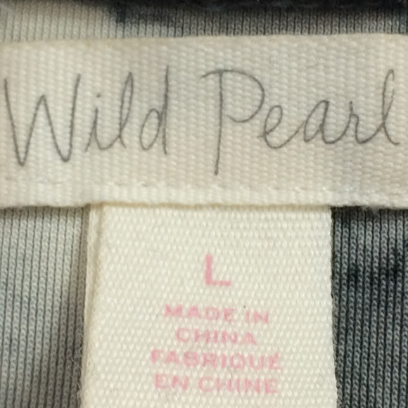 Wild Pearl Printed Velour Blouse SZ L NWT - Picture 5 of 7